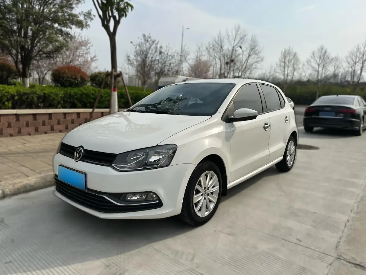 2014 Volkswagen Polo 1.6L 110HP L4 6AT