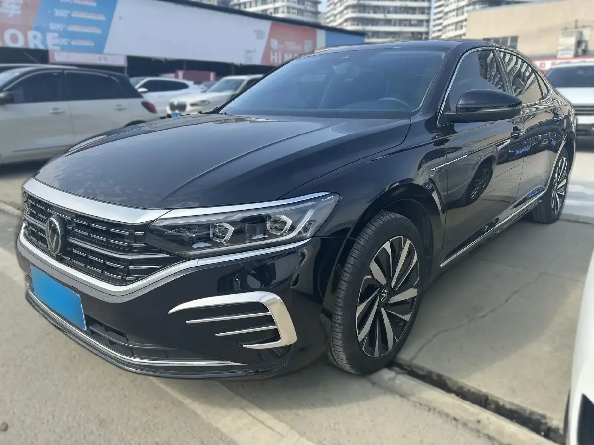 2024 Volkswagen Passat 2.0T 220HP L4 7DCT