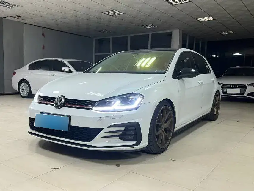 2010 Volkswagen Golf 1.6L 105HP L4 5MT