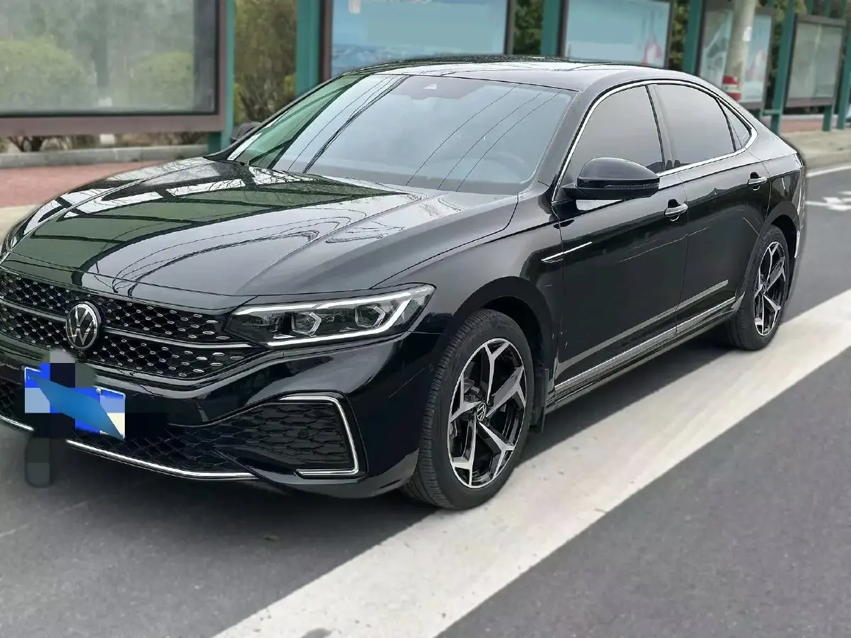 2024 Volkswagen Passat 2.0T 220HP L4 7DCT