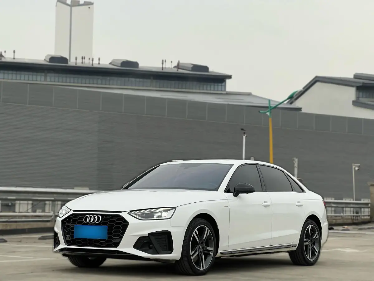 2022 Audi A4L 2.0T 190HP L4 7DCT