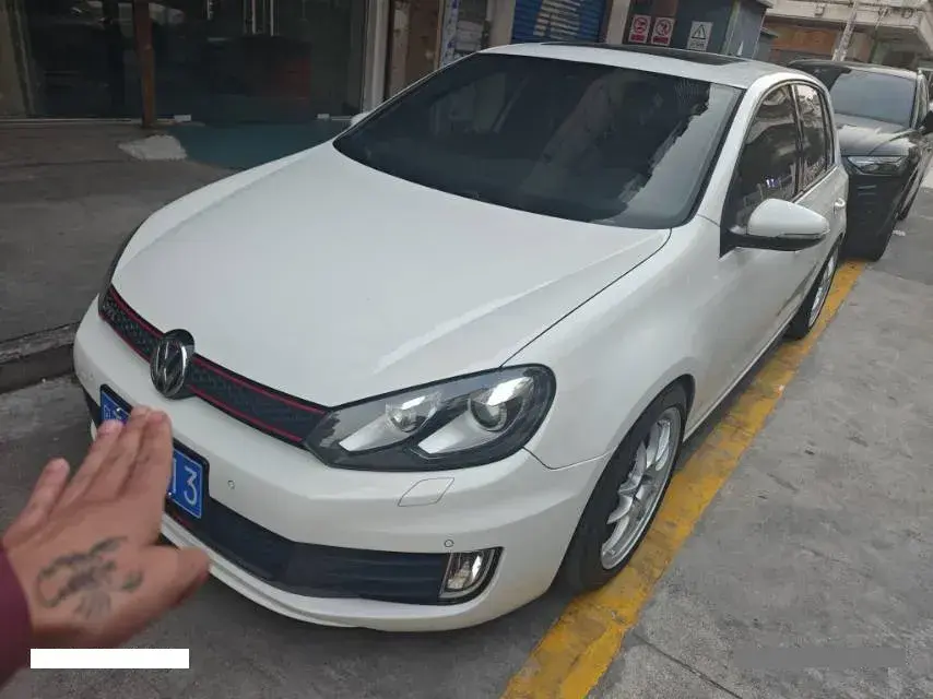 2012 Volkswagen GolfGTI 2.0T 200HP L4 6DCT