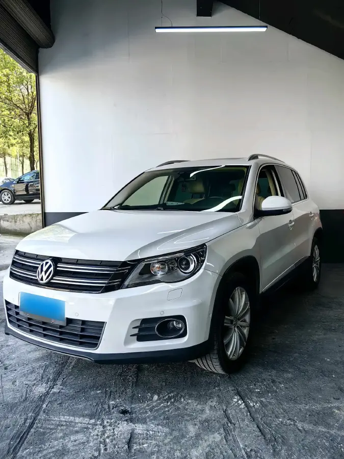 2012 Volkswagen Tiguan 2.0T 200HP L4 6AT