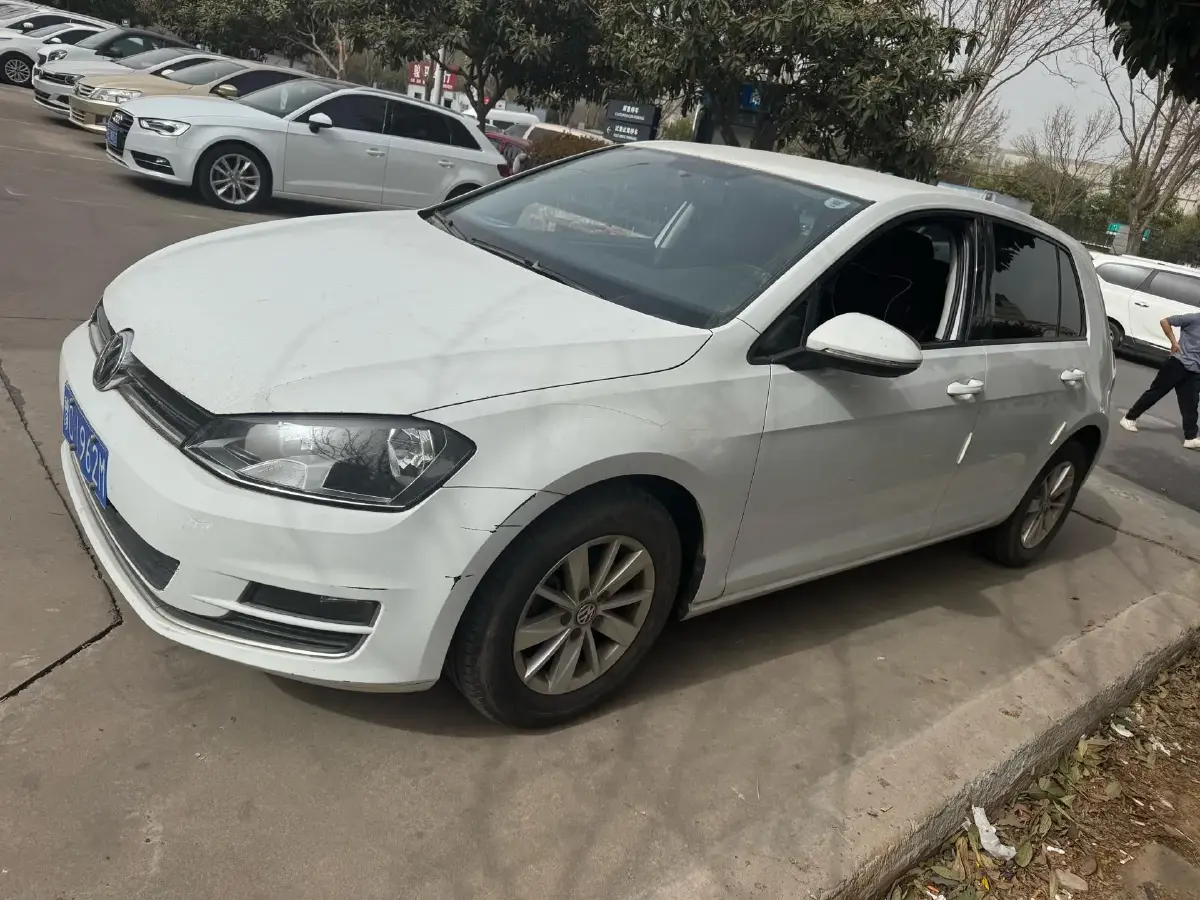 2011 Volkswagen Golf 1.6L 105HP L4 5MT
