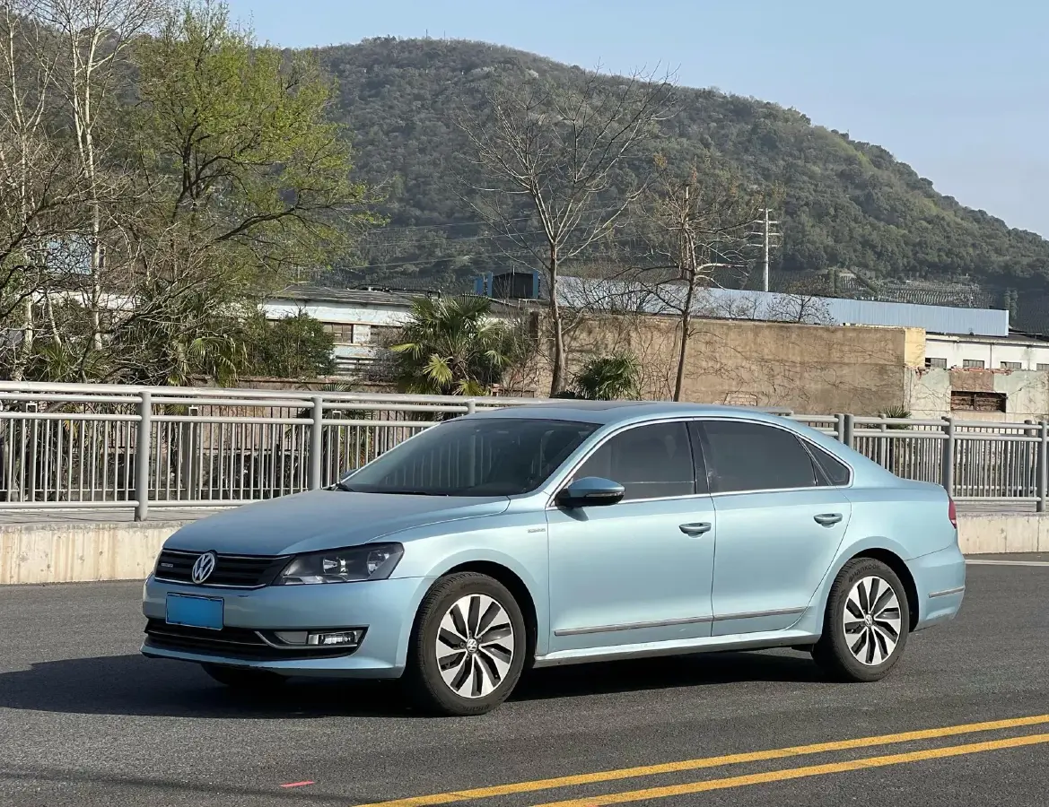 2014 Volkswagen Passat 1.4T 131HP L4 7DCT