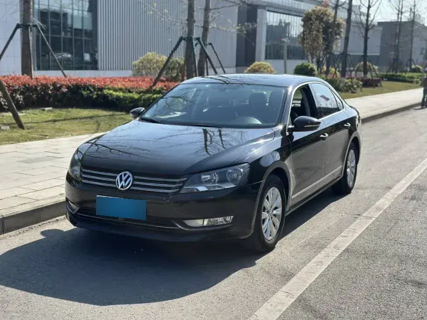 2014 Volkswagen Passat 1.8T 160HP L4 7DCT