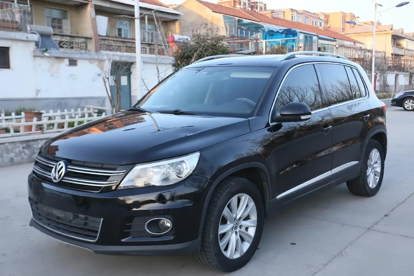 2012 Volkswagen Tiguan 2.0T 200HP L4 6AT