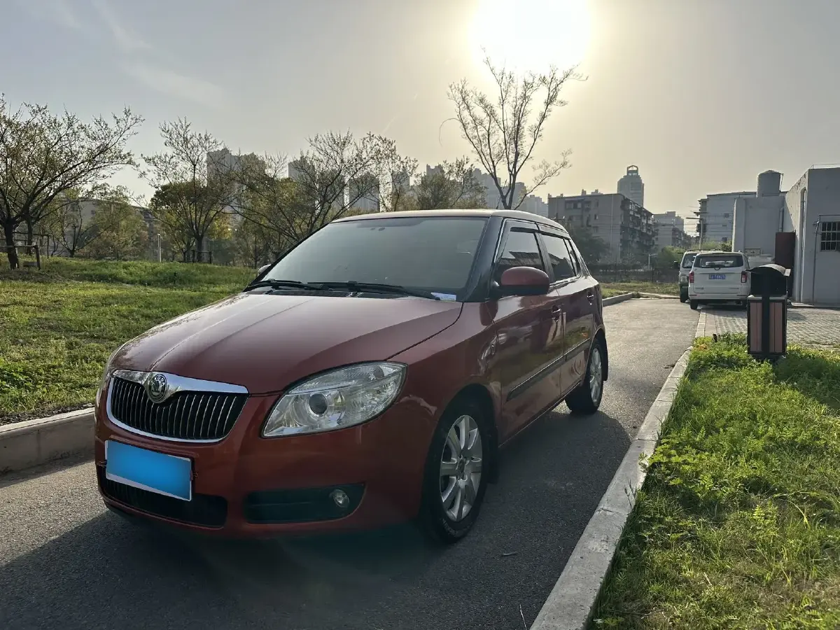 2011 Skoda Fabia 1.6L 105HP L4 6AT