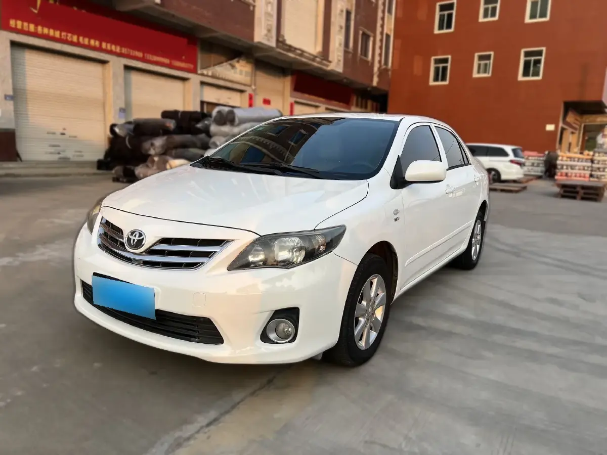 2013 Toyota Corolla 1.8L 140HP L4 CVT