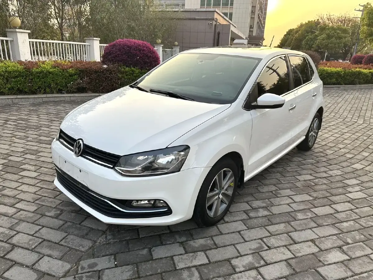 2016 Volkswagen Polo 1.6L 110HP L4 6AT
