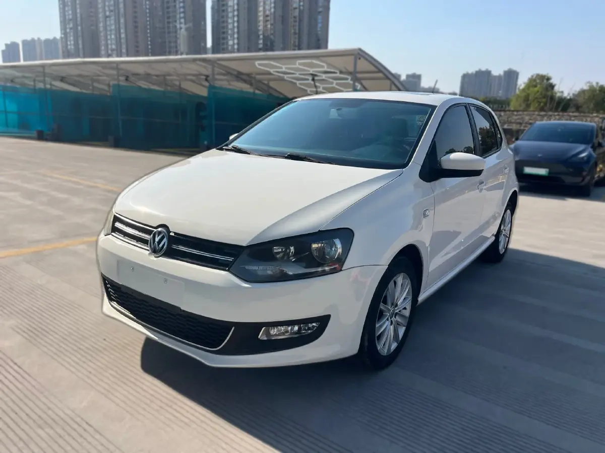 2013 Volkswagen Polo 1.6L 105HP L4 6AT