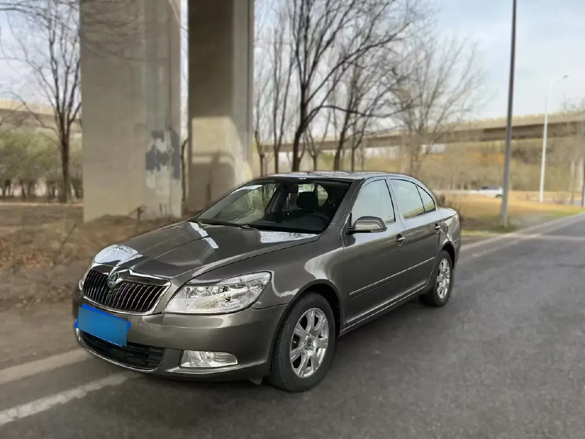 2012 Skoda Octavia 2.0L 120HP L4 6AT