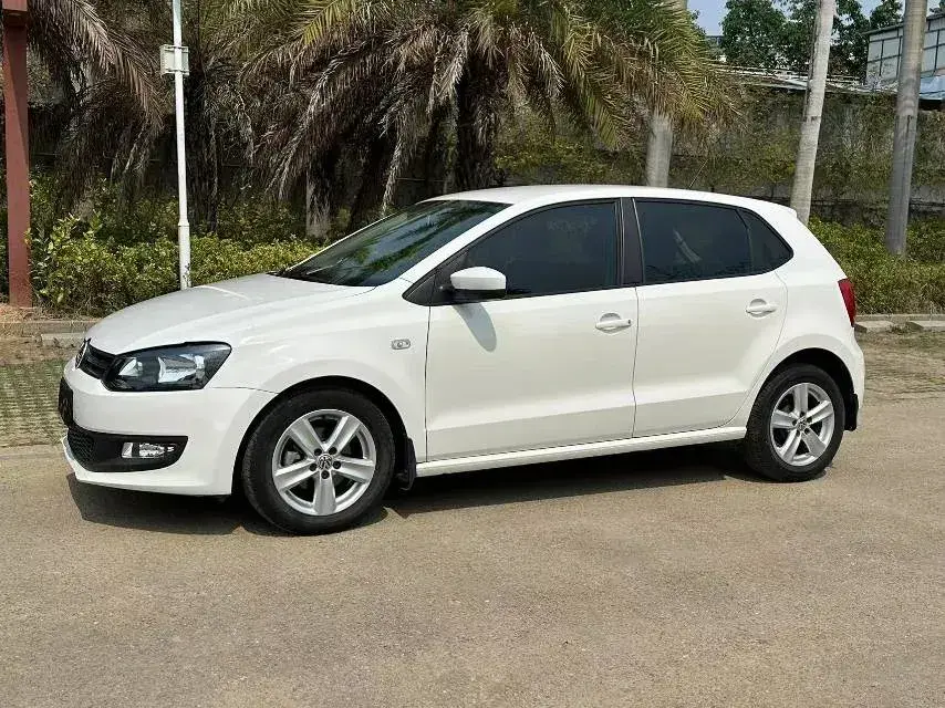 2011 Volkswagen Polo 1.4L 86HP L4 6AT