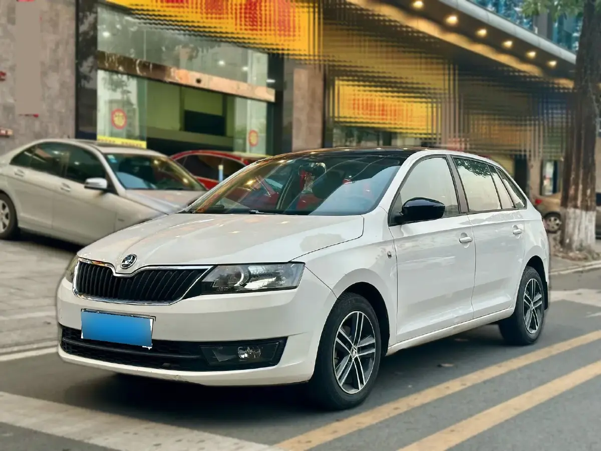 2014 Skoda Rapid Spaceback 1.6L 110HP L4 5MT