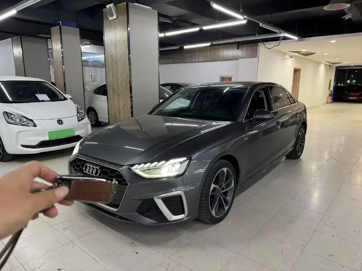 2022 Audi A4L 2.0T 190HP L4 7DCT