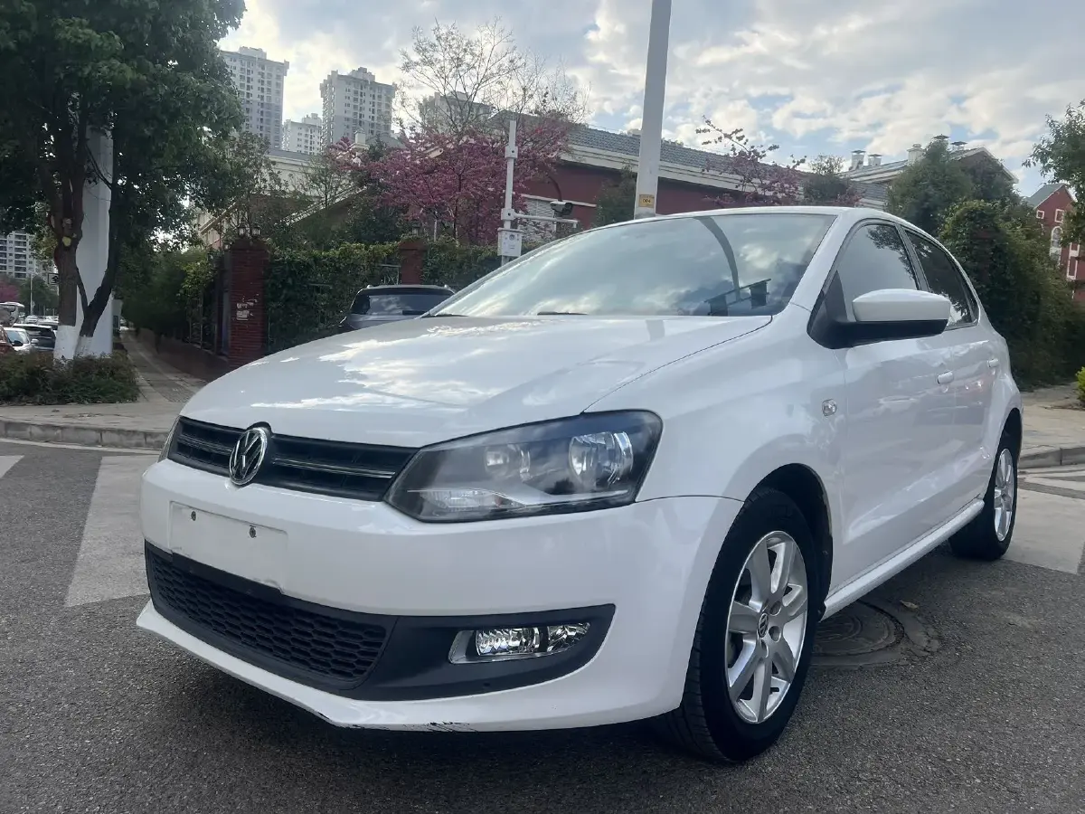 2013 Volkswagen Polo 1.4L 86HP L4 5MT