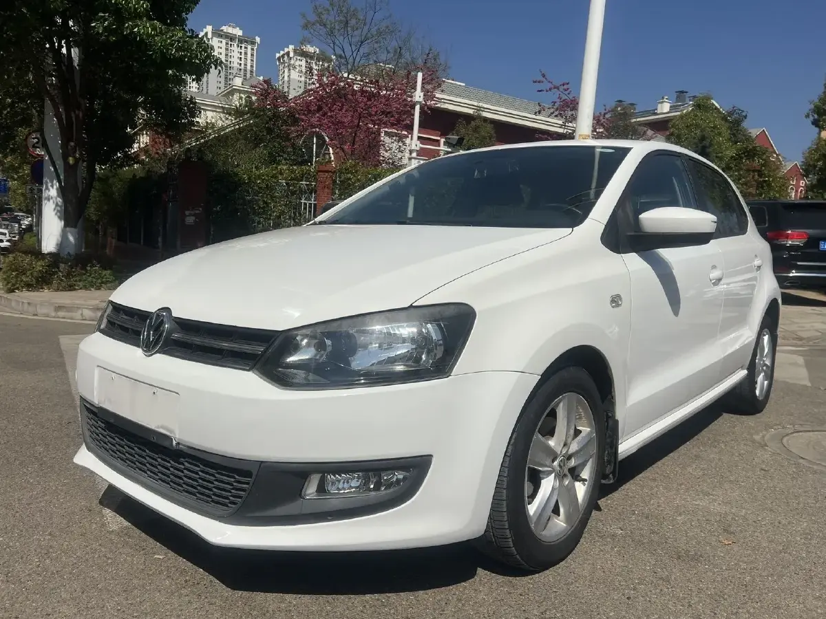 2011 Volkswagen Polo 1.4L 86HP L4 6AT