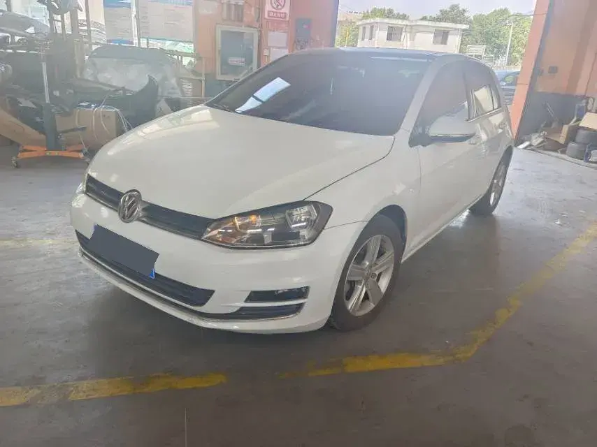 2011 Volkswagen Golf 1.6L 105HP L4 5MT