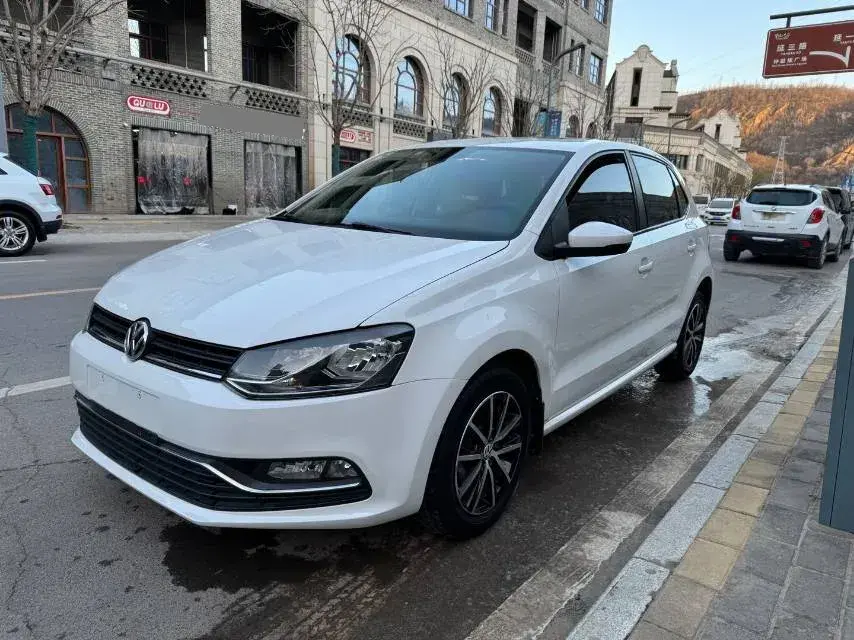 2016 Volkswagen Polo 1.6L 110HP L4 5MT