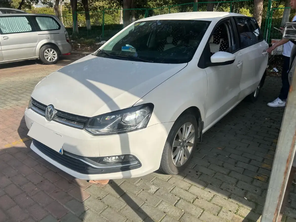 2014 Volkswagen Polo 1.6L 110HP L4 6AT
