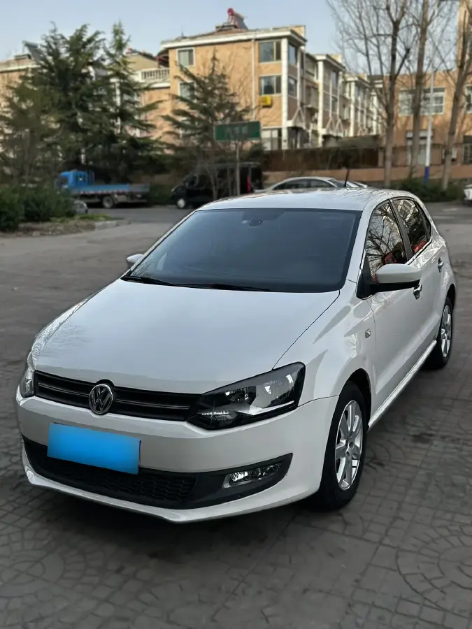 2013 Volkswagen Polo 1.4L 86HP L4 5MT