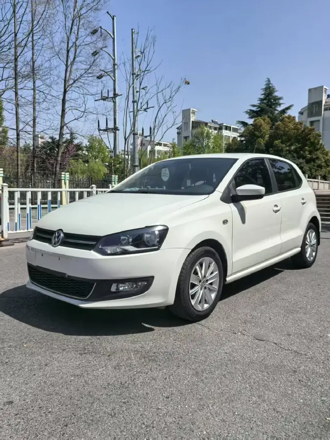 2013 Volkswagen Polo 1.6L 105HP L4 6AT