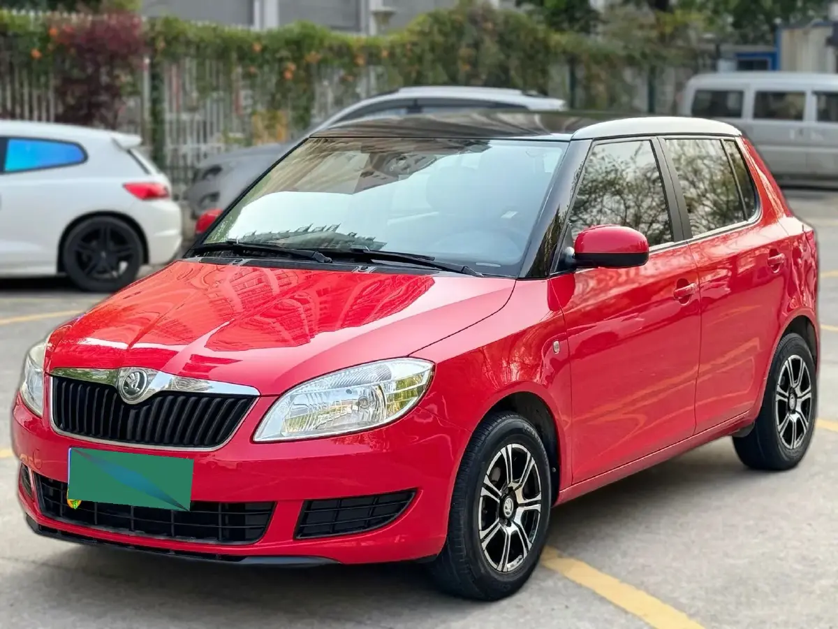 2014 Skoda Fabia 1.4L 86HP L4 5MT