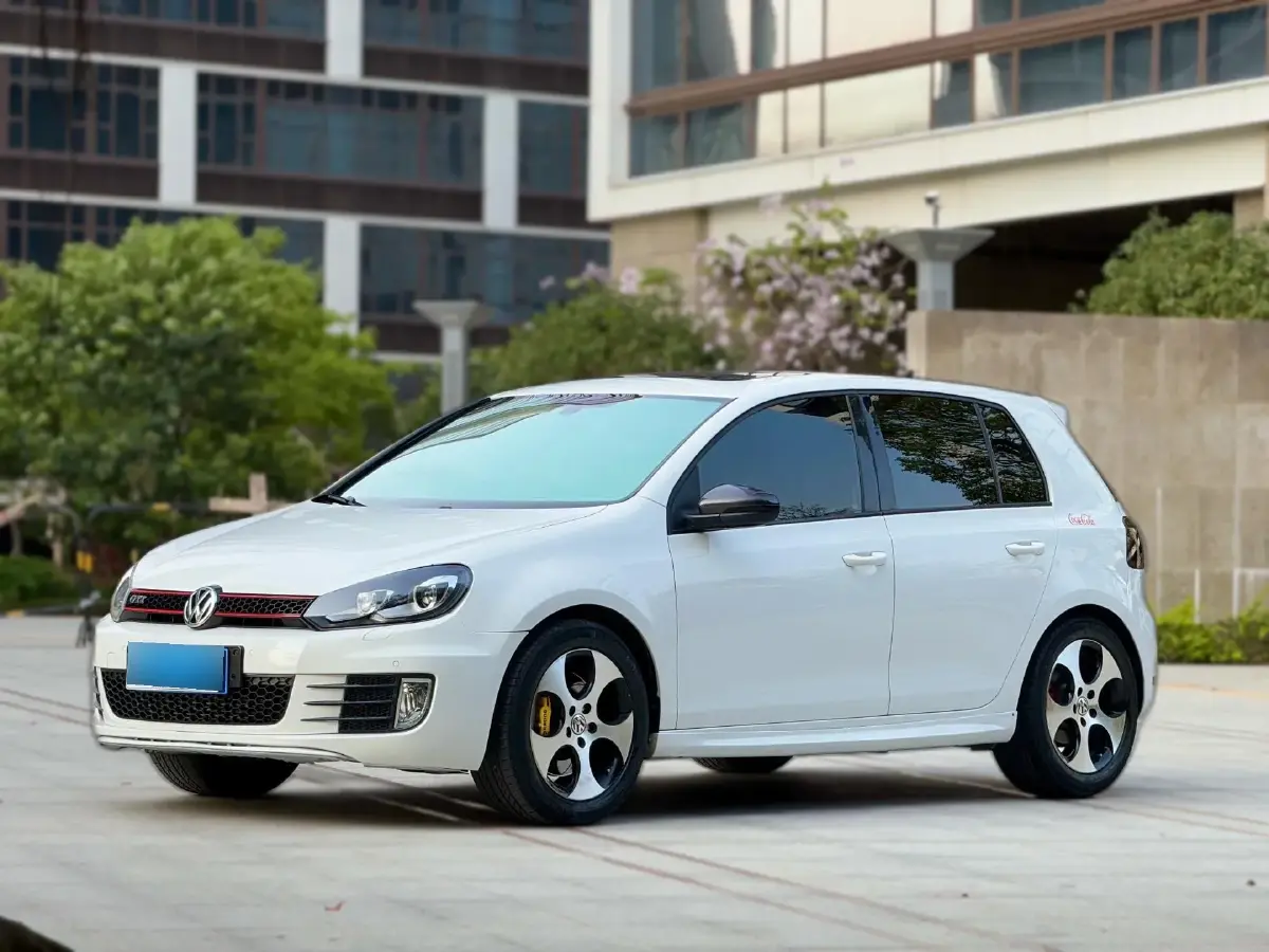 2012 Volkswagen GolfGTI 2.0T 200HP L4 6DCT
