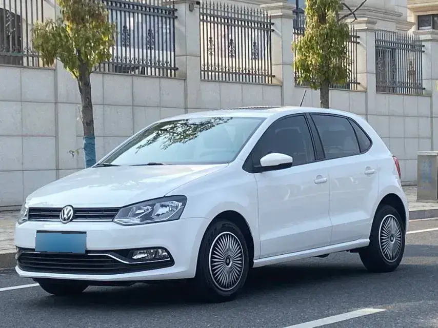 2016 Volkswagen Polo 1.6L 110HP L4 5MT