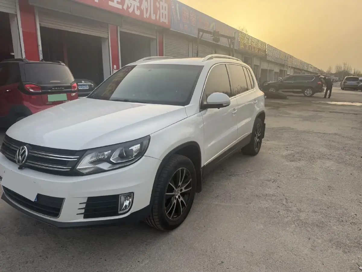 2013 Volkswagen Tiguan 2.0T 200HP L4 6AT
