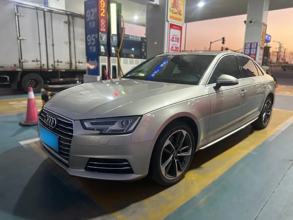 2017 Audi A4L 2.0T 190HP L4 7DCT