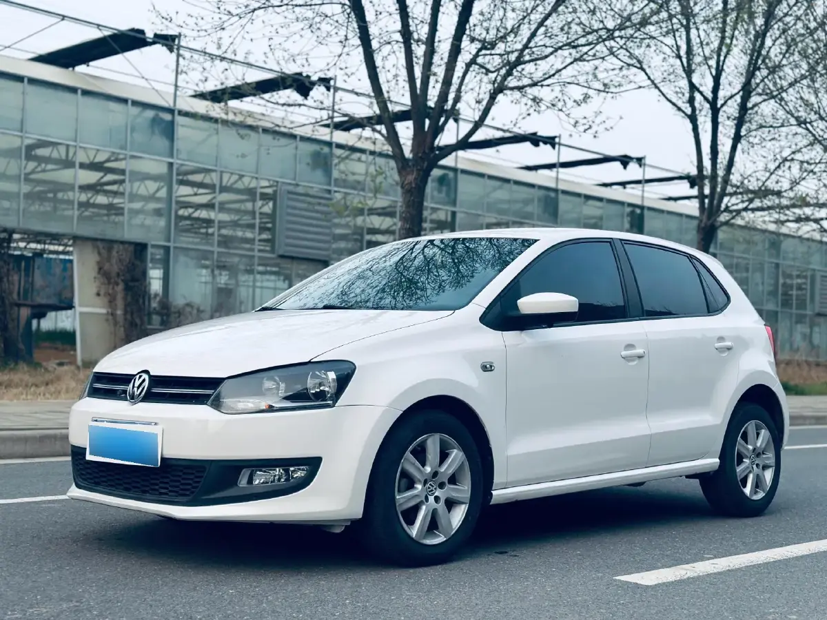 2013 Volkswagen Polo 1.4L 86HP L4 5MT