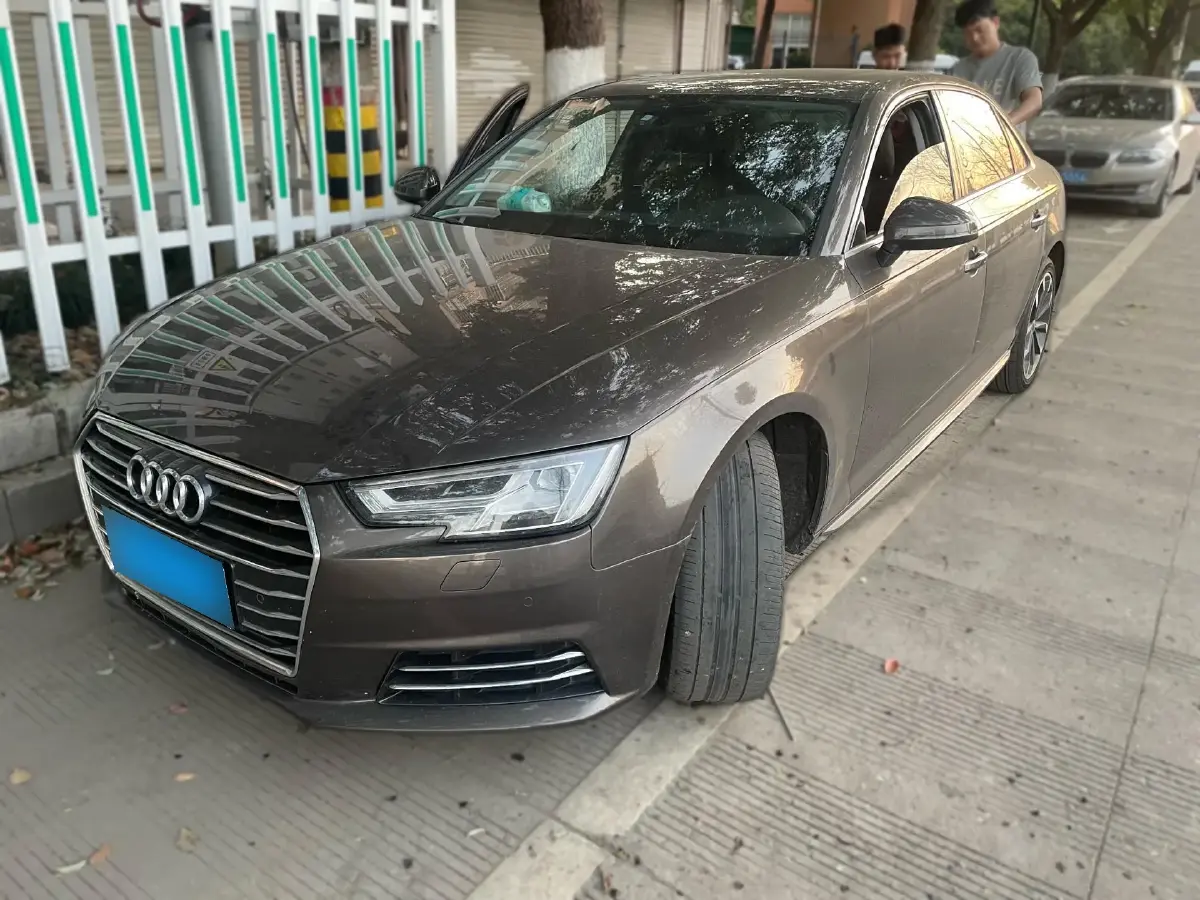 2017 Audi A4L 2.0T 190HP L4 7DCT