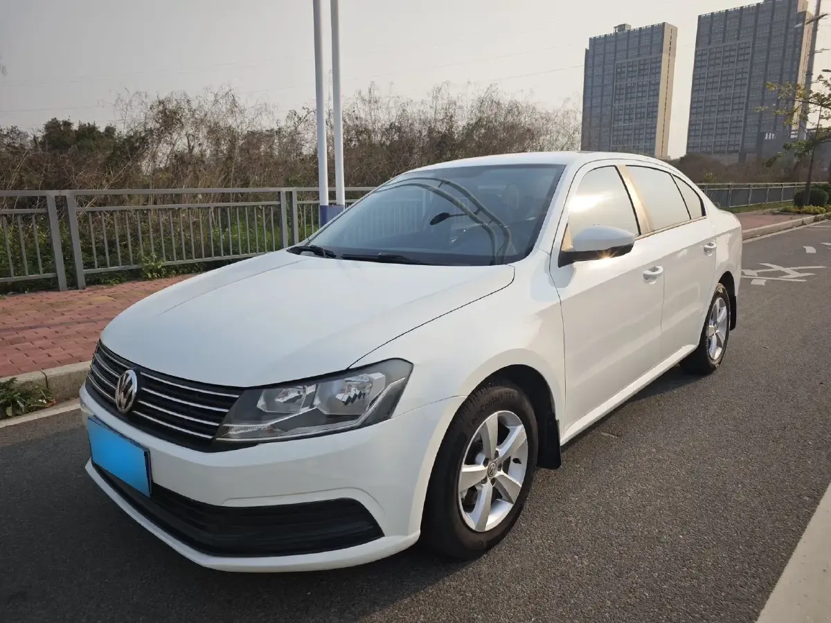 2015 Volkswagen Lavida 1.6L 110HP L4 5MT