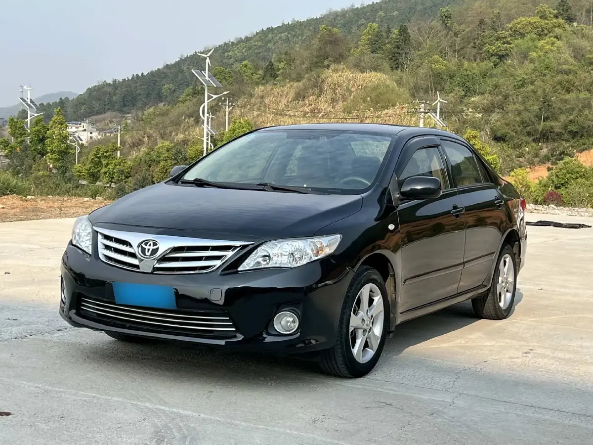 2013 Toyota Corolla 1.8L 140HP L4 CVT