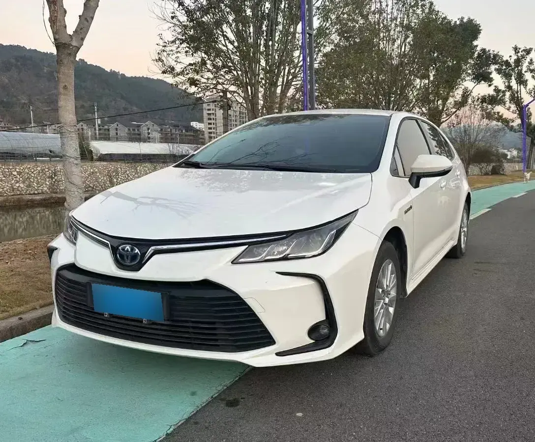 2022 Toyota Corolla 1.8L 98HP L4 E-CVT Hybrid