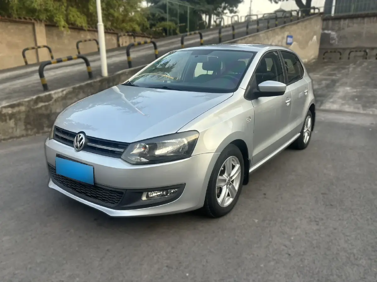 2011 Volkswagen Polo 1.4L 86HP L4 6AT