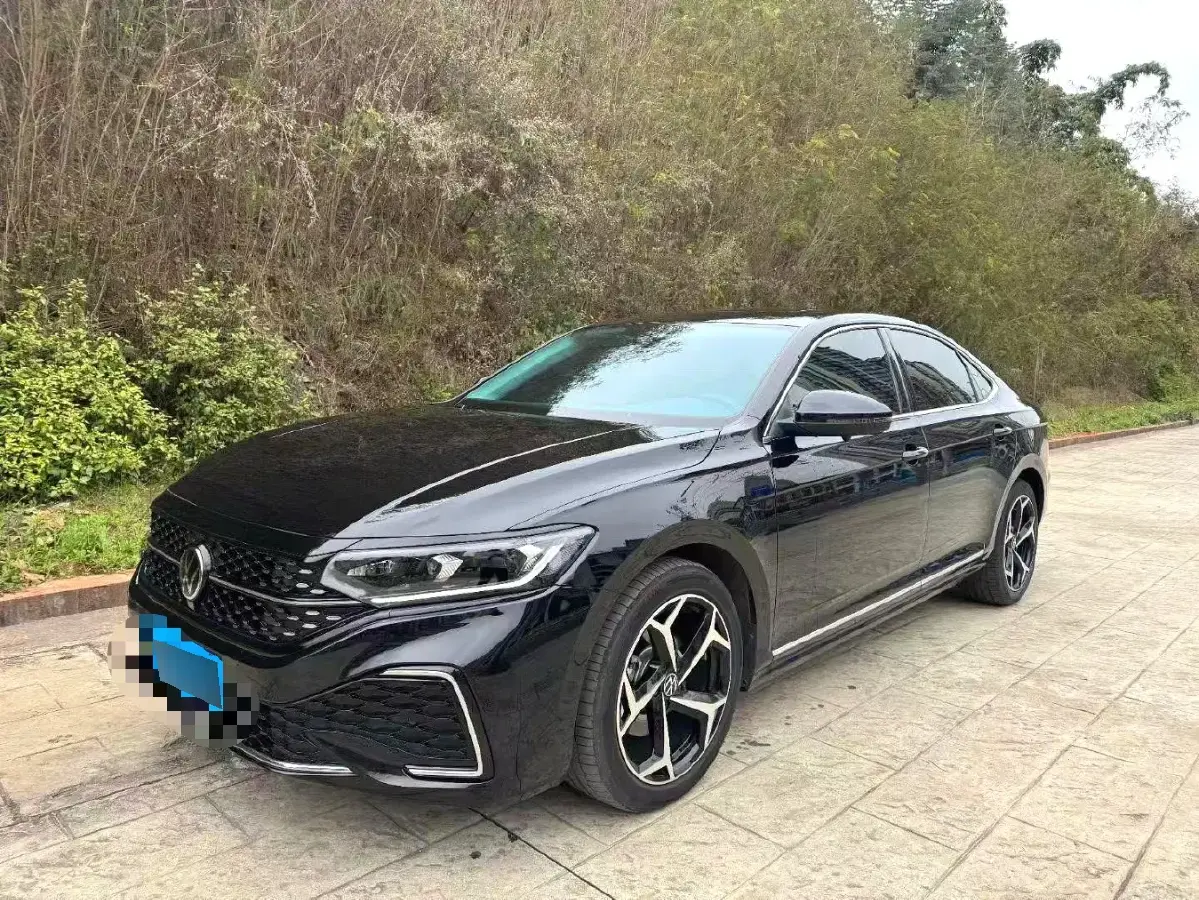 2024 Volkswagen Passat 2.0T 220HP L4 7DCT