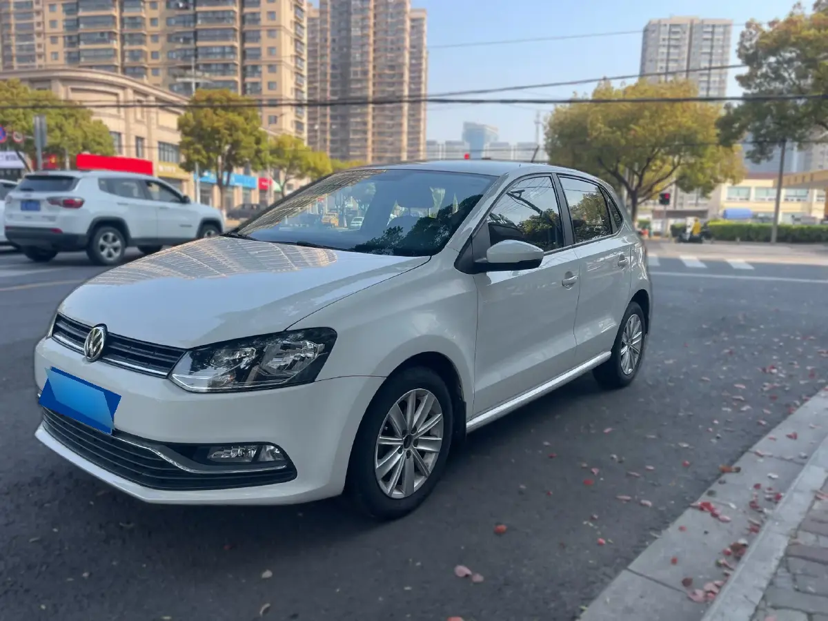 2014 Volkswagen Polo 1.6L 110HP L4 6AT