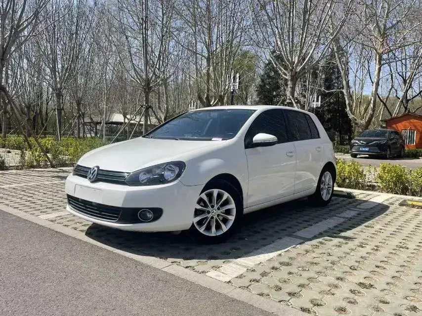 2012 Volkswagen Golf 1.6L 105HP L4 6AT