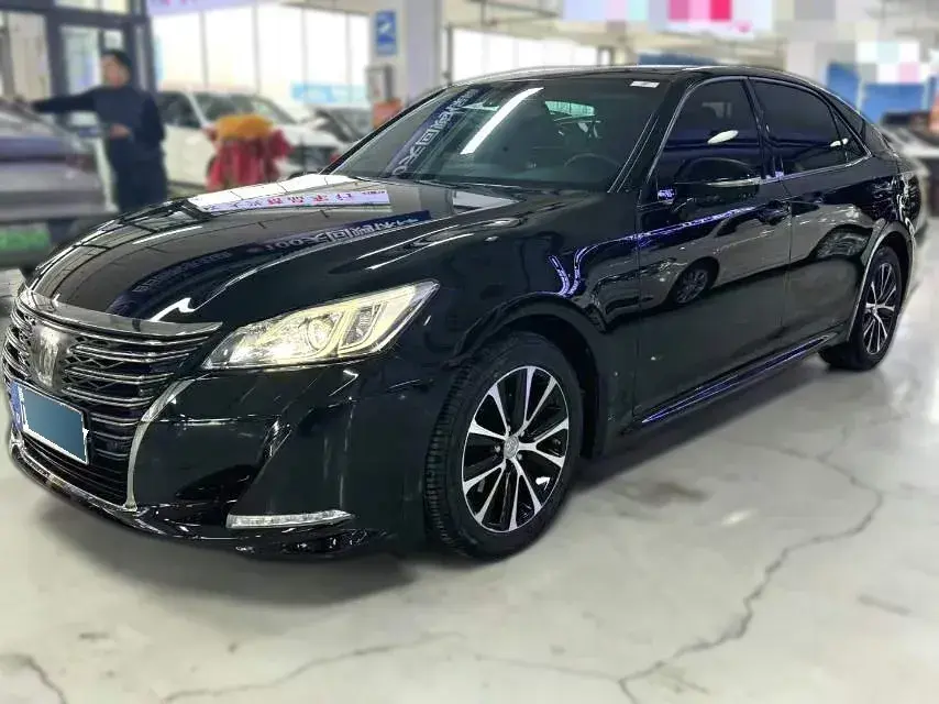 2018 Toyota Crown 2.0T 235HP L4 8AT
