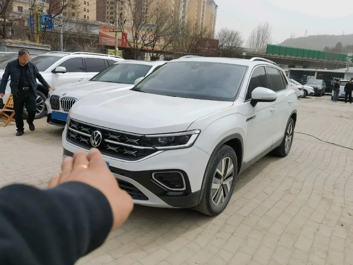 2023 Volkswagen Tayron 2.0T 186HP L4 7DCT