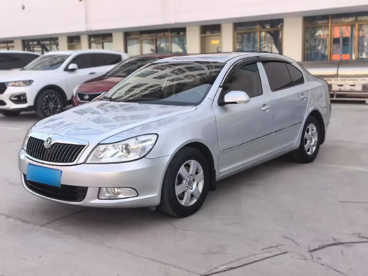 2012 Skoda Octavia 2.0L 120HP L4 6AT