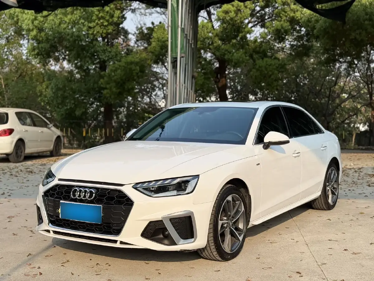 2022 Audi A4L 2.0T 190HP L4 7DCT