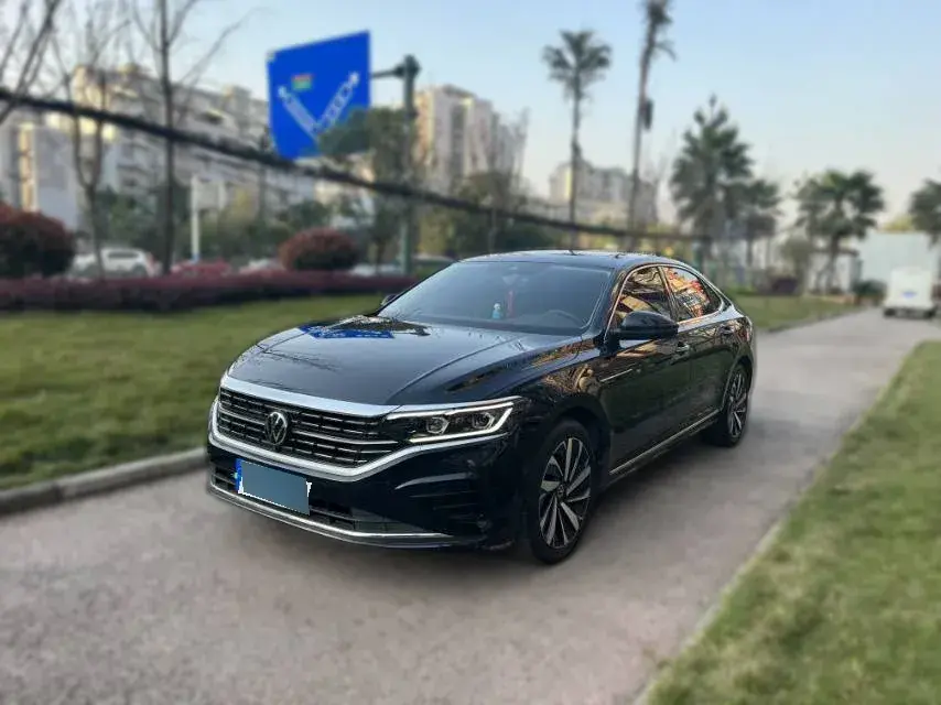 2023 Volkswagen Passat 2.0T 186HP L4 7DCT