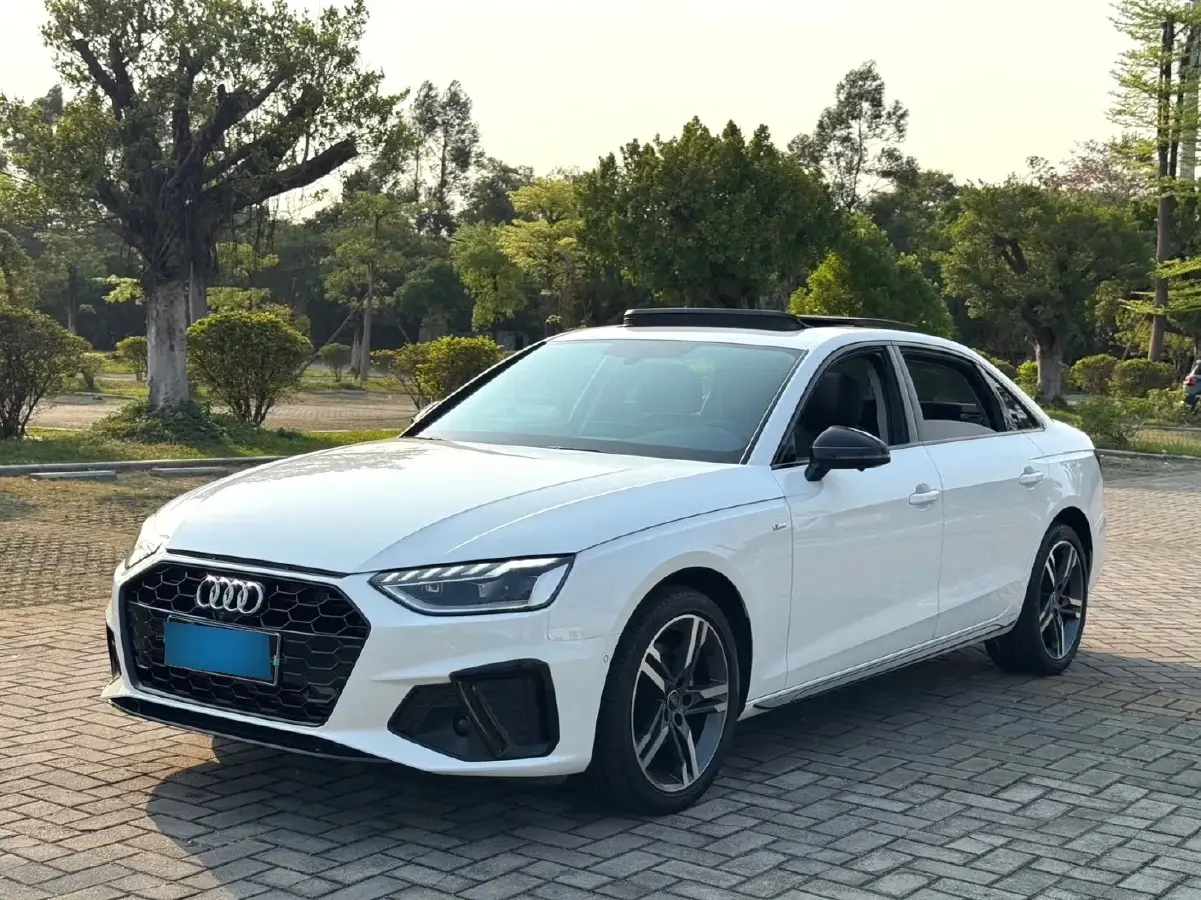 2022 Audi A4L 2.0T 190HP L4 7DCT