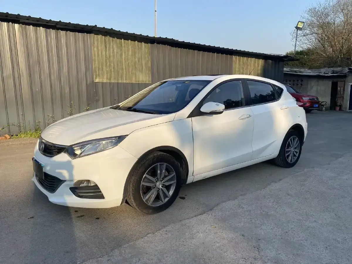 2015 ChangAn Eado XT 1.6L 125HP L4 5MT