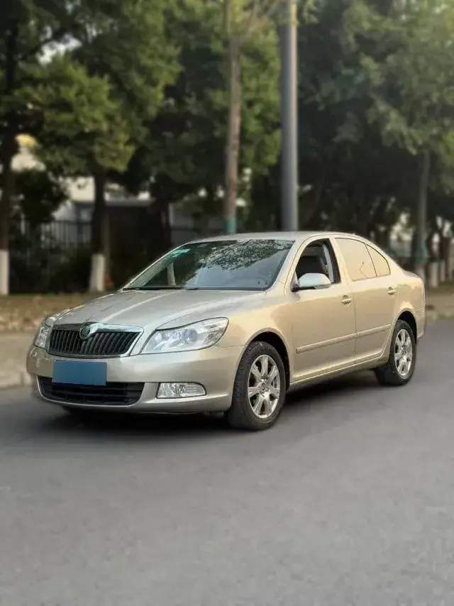 2010 Skoda Octavia 1.6L 105HP L4 5MT