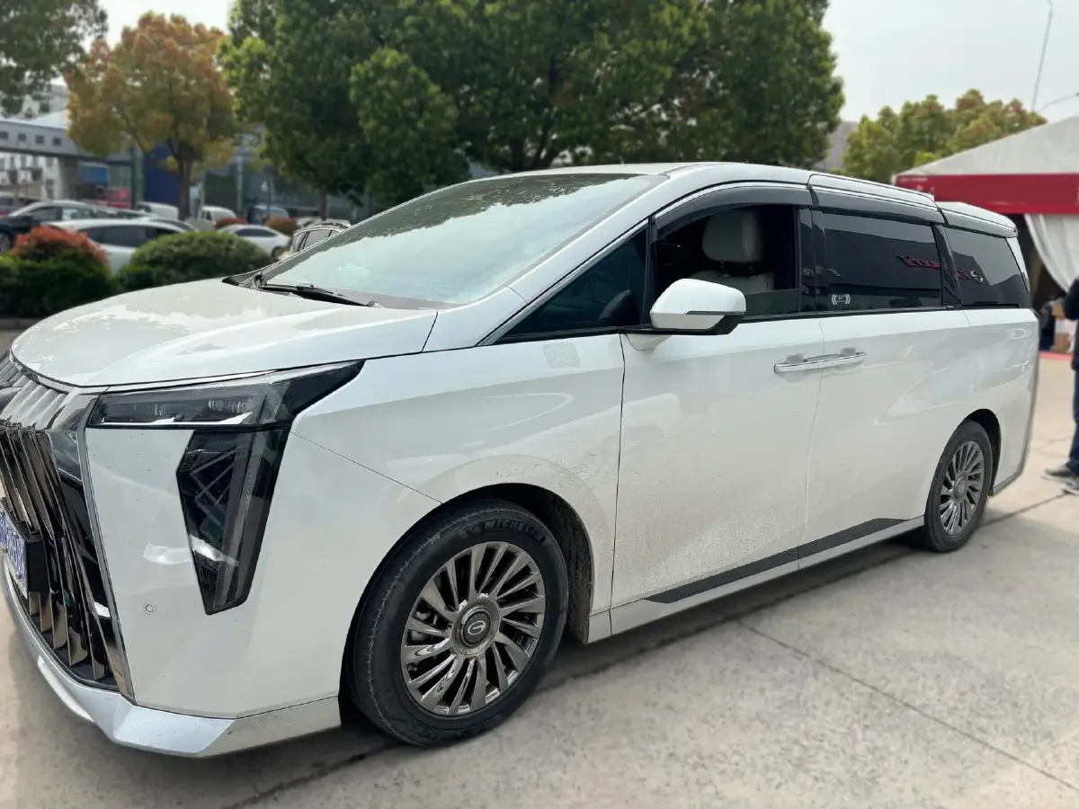 2023 GAC Trumpchi M8 2.0T 190HP L4 E-CVT Hybrid