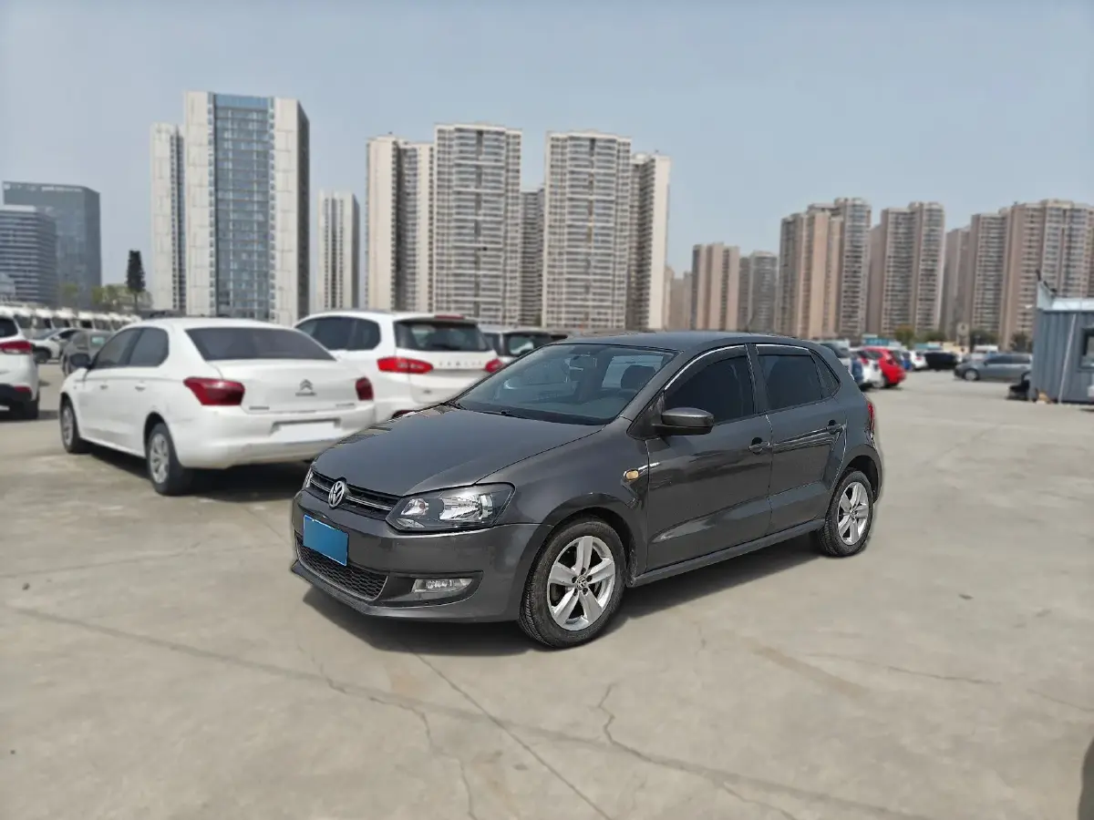 2011 Volkswagen Polo 1.4L 86HP L4 6AT